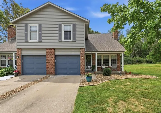 1st image of 203 W Foxwood Dr, Raymore, MO 64083 | MLS# 2635423