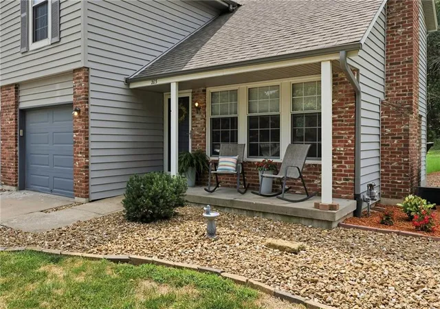 2nd image of 203 W Foxwood Dr, Raymore, MO 64083 | MLS# 2635423