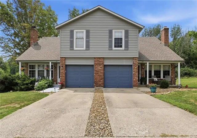 3rd image of 203 W Foxwood Dr, Raymore, MO 64083 | MLS# 2635423