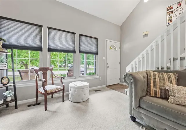 4th image of 203 W Foxwood Dr, Raymore, MO 64083 | MLS# 2635423
