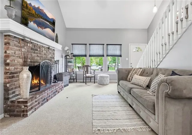 5th image of 203 W Foxwood Dr, Raymore, MO 64083 | MLS# 2635423