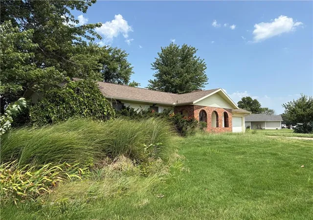 2nd image of 720 Meadow Ln, Nevada, MO 64772 | MLS# 2635425