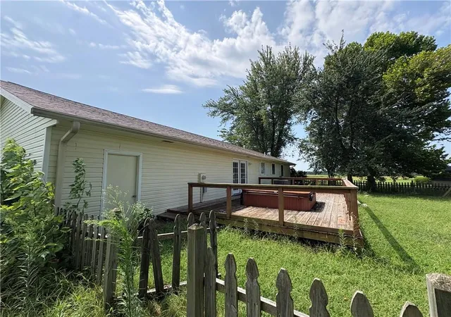 4th image of 720 Meadow Ln, Nevada, MO 64772 | MLS# 2635425