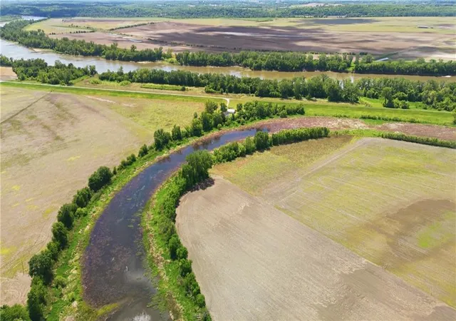 3rd image of 21400 Dry Lake Rd, Kansas City, MO 64153 | MLS# 2635426