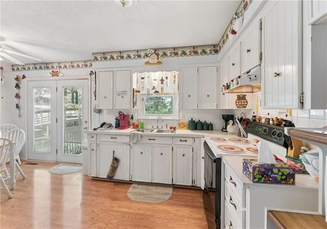 Photo 2 of Single family home for sale at 9812 Hillcrest Rd, Kansas City, MO 64134 | MLS# 2635432 | Listing updated on 2026-08-28