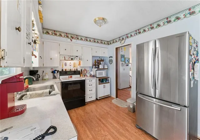 Photo 3 of Single family home for sale at 9812 Hillcrest Rd, Kansas City, MO 64134 | MLS# 2635432 | Listing updated on 2026-10-06