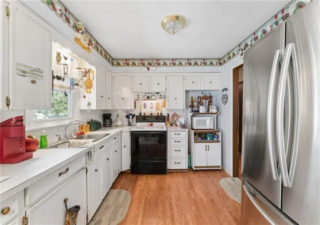 Photo 4 of Single family home for sale at 9812 Hillcrest Rd, Kansas City, MO 64134 | MLS# 2635432 | Listing updated on 2026-10-06