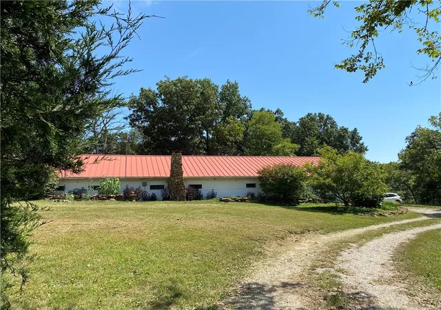 Photo 3 of Single family home for sale at 321 NW 1071st Road, Centerview, MO 64093 | MLS# 2635435 | Listing updated on 2026-10-12