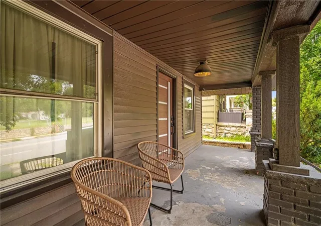 2nd image of 2105 W 43Rd Ave, Kansas City, KS 66103 | MLS# 2635436