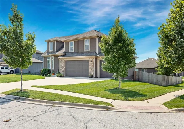 2nd image of 19645 W 120th Ter, Olathe, KS 66061 | MLS# 2635448