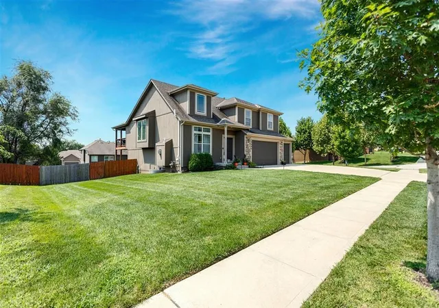 3rd image of 19645 W 120Th Ter, Olathe, KS 66061 | MLS# 2635448