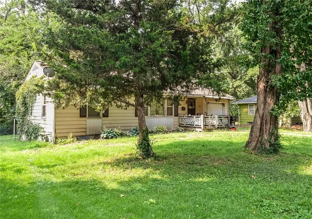 Photo 3 of Single family home for sale at 10905 E 62nd Terrace, Raytown, MO 64133 | MLS# 2635452 | Listing updated on 2026-08-28