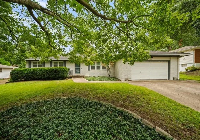 Photo 1 of Sale Pending at 1601 Ne 77th Street, Kansas City, MO 64118 | MLS# 2635454 | Listing updated on 2026-08-29