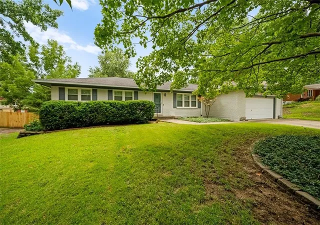 Photo 2 of Sale Pending at 1601 Ne 77th Street, Kansas City, MO 64118 | MLS# 2635454 | Listing updated on 2026-08-29