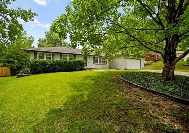 Photo 3 of Sale Pending at 1601 Ne 77th Street, Kansas City, MO 64118 | MLS# 2635454 | Listing updated on 2026-08-29
