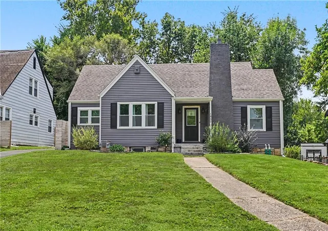 Photo 2 of Sale Pending at 1837 New Jersey Ave, Kansas City, KS 66102 | MLS# 2635457 | Listing updated on 2026-08-21