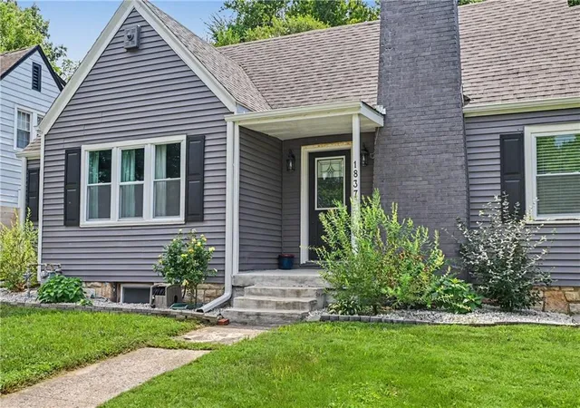 Photo 3 of Sale Pending at 1837 New Jersey Ave, Kansas City, KS 66102 | MLS# 2635457 | Listing updated on 2026-08-21