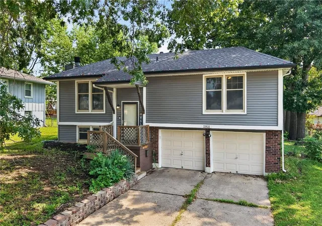 Photo 2 of Single family home for sale at 11931 Manchester Ave, Grandview, MO 64030 | MLS# 2635459 | Listing updated on 2026-08-31