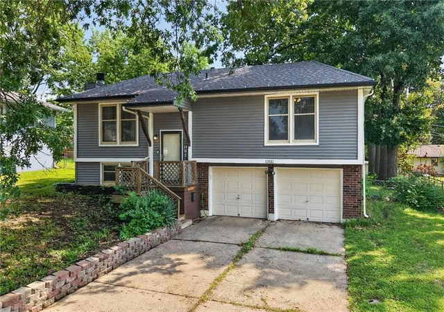 Photo 3 of Single family home for sale at 11931 Manchester Ave, Grandview, MO 64030 | MLS# 2635459 | Listing updated on 2026-08-31