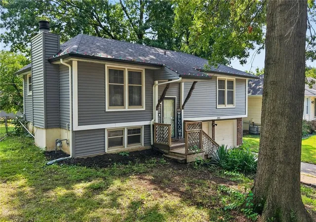 Photo 3 of Single family home for sale at 11931 Manchester Ave, Grandview, MO 64030 | MLS# 2635459 | Listing updated on 2026-08-31