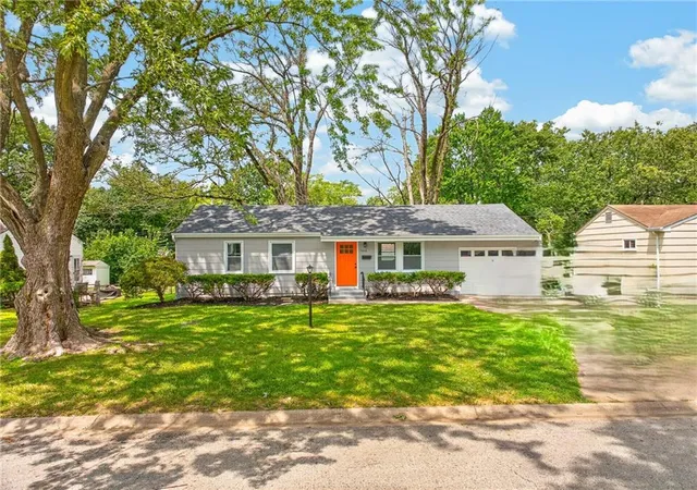 Photo 3 of Sale Pending at 3016 Porter Rd, Independence, MO 64055 | MLS# 2635463 | Listing updated on 2026-09-02