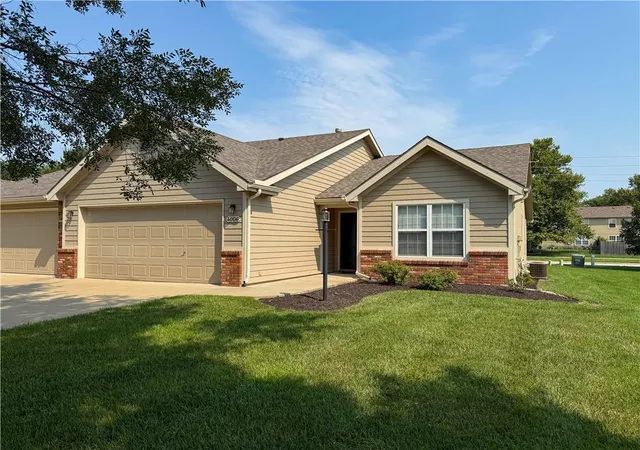 2nd image of 4006 Mistletoe Ct, Lawrence, KS 66047 | MLS# 2635464