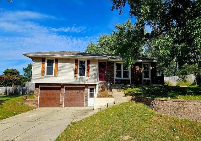 Single family home for sale at 7013 N Winan Ave, Kansas City, MO 64152 | MLS# 2635467