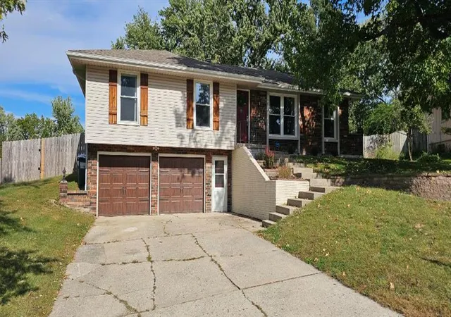 Photo 2 of Single family home for sale at 7013 N Winan Ave, Kansas City, MO 64152 | MLS# 2635467 | Listing updated on 2026-10-18