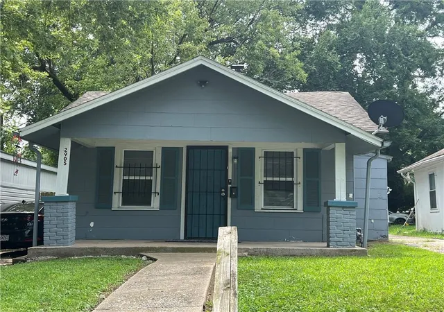 1st image of 2905 E 61st St, Kansas City, MO 64130 | MLS# 2635469