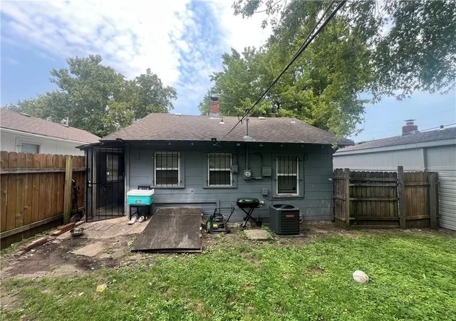 12th image of 2905 E 61st St, Kansas City, MO 64130 | MLS# 2635469