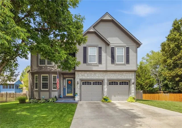 1st image of 15802 S Lindenwood Dr, Olathe, KS 66062 | MLS# 2635470