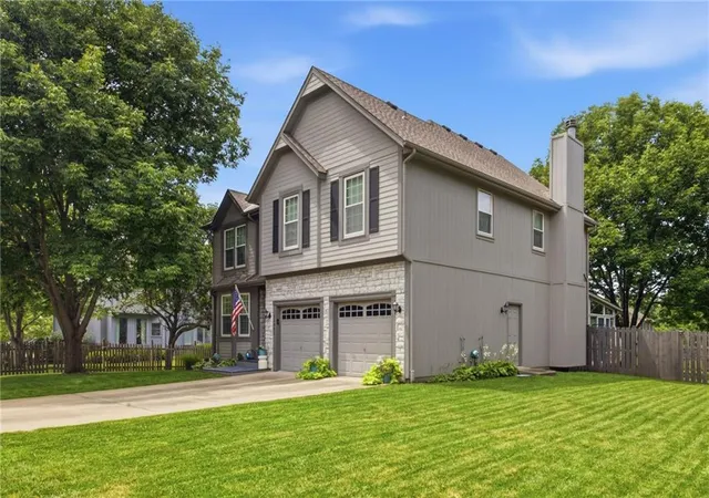 4th image of 15802 S Lindenwood Dr, Olathe, KS 66062 | MLS# 2635470