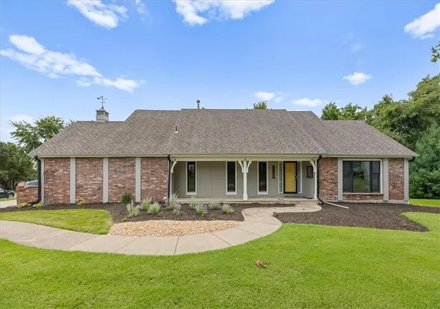 1st image of 9601 W 127th Ter, Overland Park, KS 66213 | MLS# 2635471