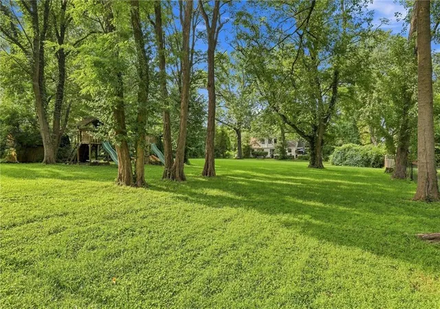 2nd image of 2301 W 95th St, Leawood, KS 66206 | MLS# 2635472