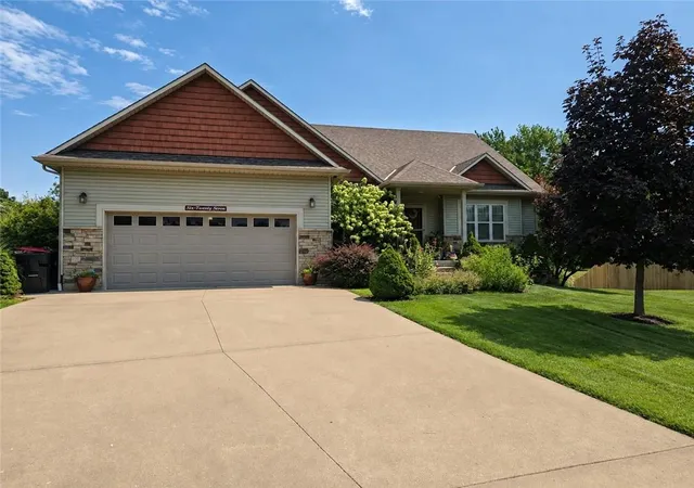 1st image of 627 Oakmont Dr, Warrensburg, MO 64093 | MLS# 2635477