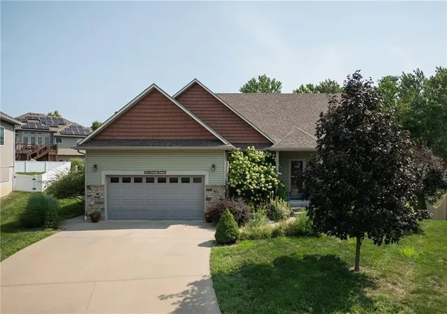 Photo 3 of Sale Pending at 627 Oakmont Dr, Warrensburg, MO 64093 | MLS# 2635477 | Listing updated on 2026-09-04