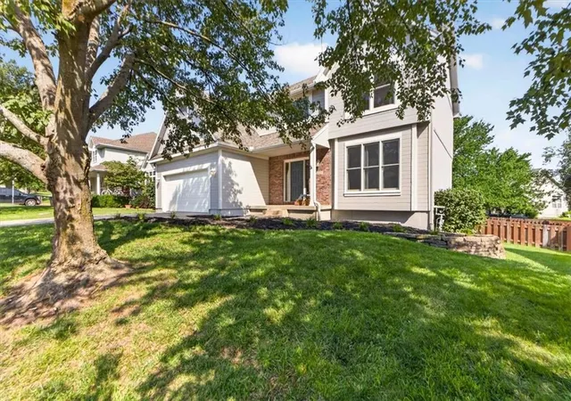 Photo 3 of Sale Pending at 1037 Sw Sunflower Dr, Lees Summit, MO 64081 | MLS# 2635478 | Listing updated on 2026-08-25