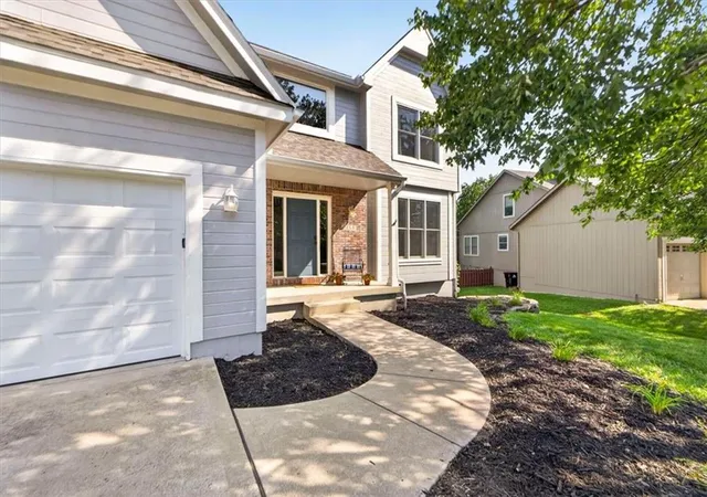 Photo 3 of Sale Pending at 1037 SW Sunflower Dr, Lees Summit, MO 64081 | MLS# 2635478 | Listing updated on 2026-08-25