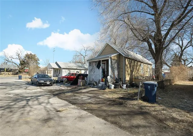 Photo 3 of Multi family home for sale at 1047 N Agnes Ave, Kansas City, MO 64120 | MLS# 2635483 | Listing updated on 2026-09-05