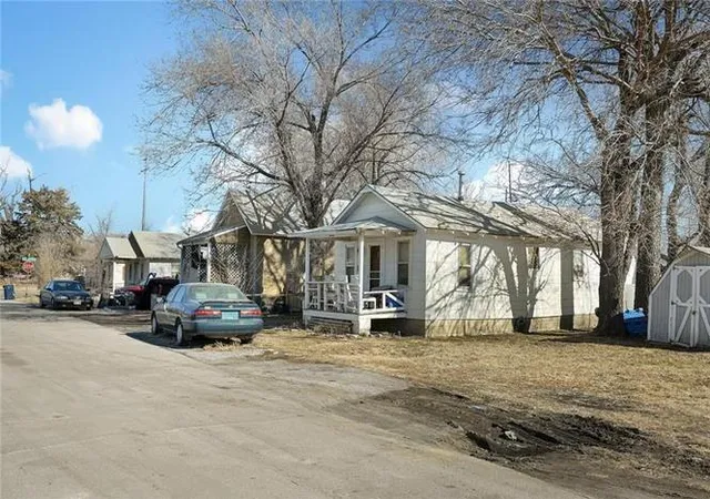 Listing Photo 5 - Condo for sale in building located at 1047 N Agnes Ave, Kansas City, MO 64120