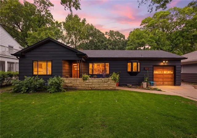 2nd image of 1506 University Dr, Lawrence, KS 66044 | MLS# 2635485
