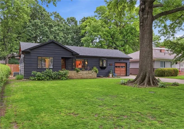 4th image of 1506 University Dr, Lawrence, KS 66044 | MLS# 2635485