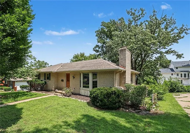 Photo 2 of Single family home for sale at 5609 Manning Ave, Raytown, MO 64133 | MLS# 2635490 | Listing updated on 2026-08-08
