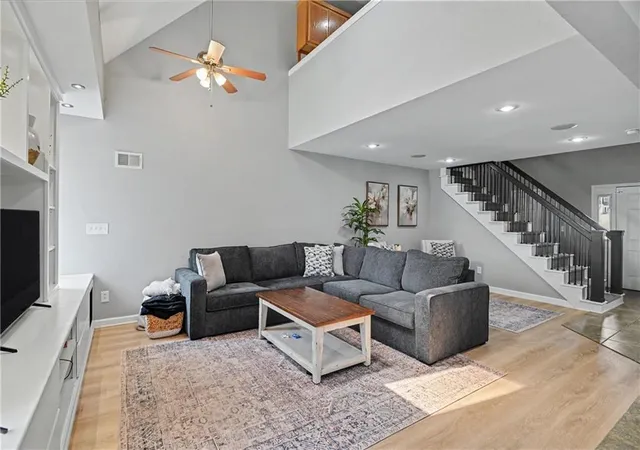 Photo 3 of Sale Pending at 221 Woodbridge Ln, Kansas City, MO 64145 | MLS# 2635497 | Listing updated on 2026-08-24