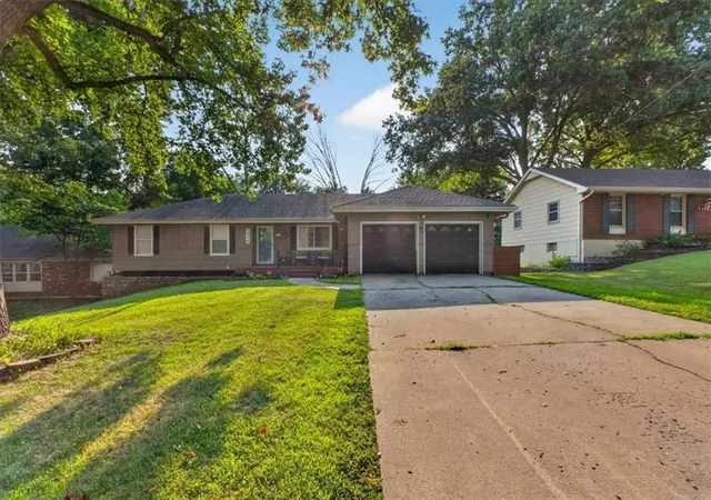 1st image of 3908 S Stayton Ave, Independence, MO 64055 | MLS# 2635498