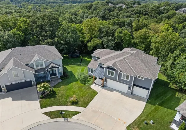 3rd image of 5999 N Oak Creek Ct, Kansas City, MO 64152 | MLS# 2635506