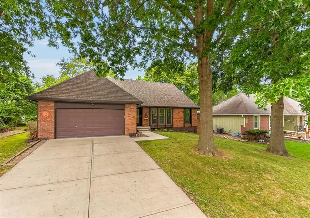Photo 2 of Single family home for sale at 1120 Ne 82nd Street, Kansas City, MO 64118 | MLS# 2635513 | Listing updated on 2026-08-30
