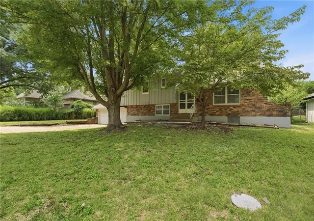 Photo 3 of Single family home for sale at 5112 Osage Ave, Kansas City, MO 64133 | MLS# 2635514 | Listing updated on 2026-09-23
