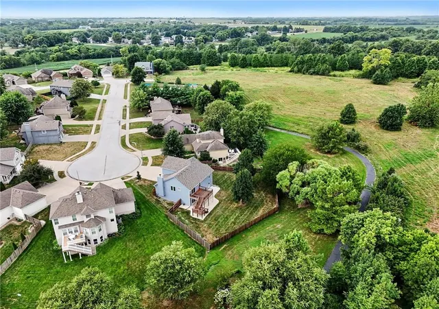 2nd image of 1408 Ne 196th Ct, Smithville, MO 64089 | MLS# 2635515