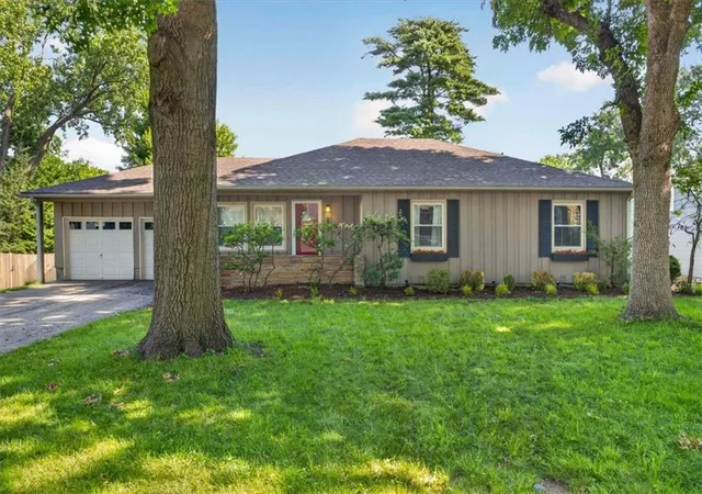 3rd image of 5714 W 77Th Ter, Prairie Village, KS 66208 | MLS# 2635516